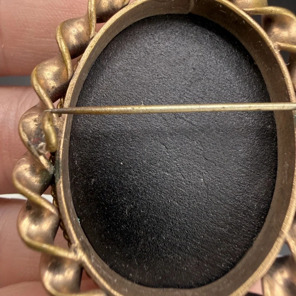 Vintage Victorian Brooch Gold Tone‎ Black  READ